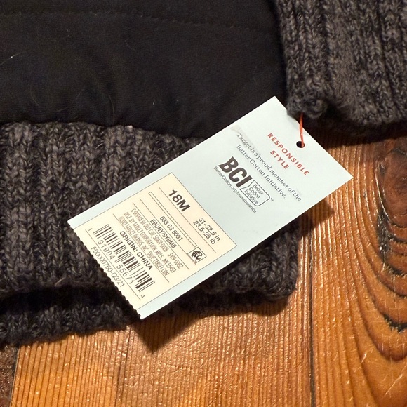 NWT Cat & Jack Quilted Black and Gray Kids Vest - Picture 3 of 5